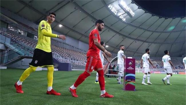 زنان در انتظار ورود به استادیوم آزادی