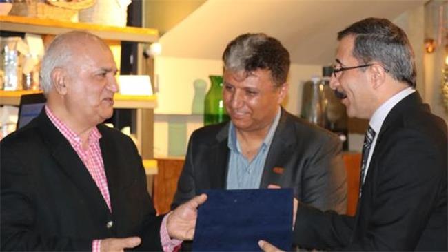 قدردانی ازخدمات پرفسور اکبر مانوسی در تهران