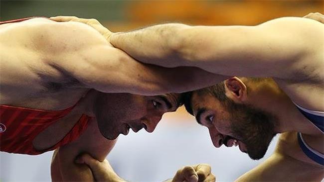 سرشاخ شدن فرنگی‌کاران در حضور بچه‌غول