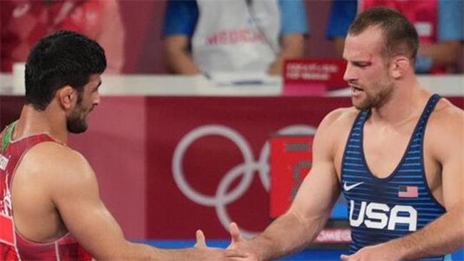 دارنده مدال های طلای جهان با آمریکا کشتی می گیرد