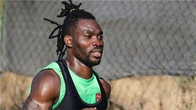 ستاره فوتبال زیر آوار پیدا شد؛ او زنده است!/عکس