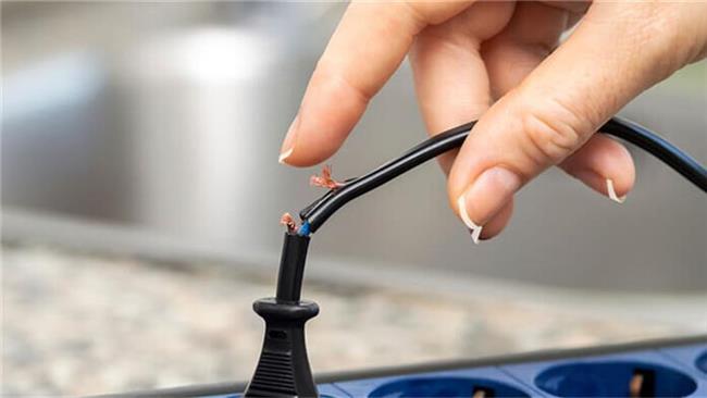 چگونه از برق گرفتگی در محیط کار و خانه در امان بمانیم؟