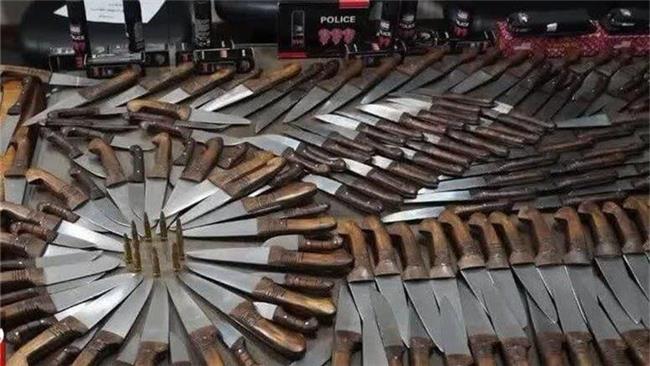 کشف 5800 قبضه سلاح سرد توسط پلیس در شهرضا