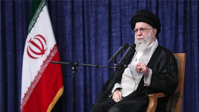 ملت با جهت‌گیری‌های گوناگون سیاسی و وزن متفاوت مذهبی پای ایران عزیز ایستاد
