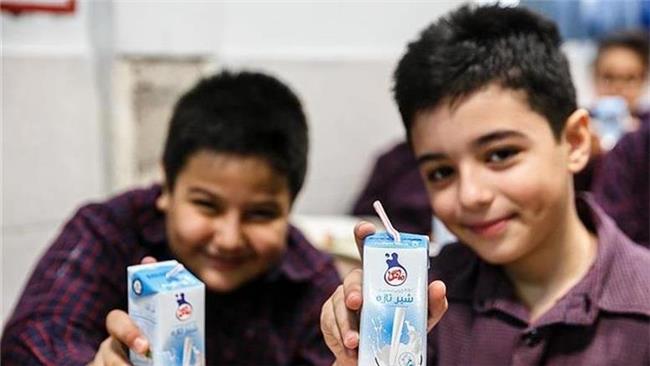 شیر در مدارس ۴ استان توزیع شد