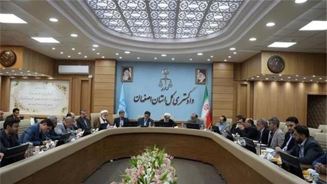 تاكید بر مقابله با ناهنجاری‌ها در نشست مدیران قضایی دادگستری كل استان اصفهان
