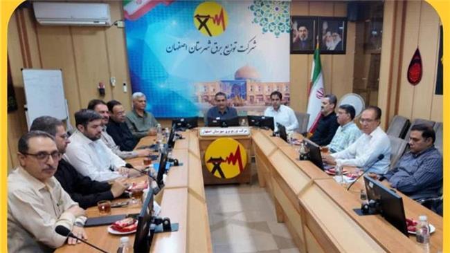 هماهنگی سراسری شرکت های توزیع برق برای مدیریت بار شبکه با حضور مدیرعامل توانیر