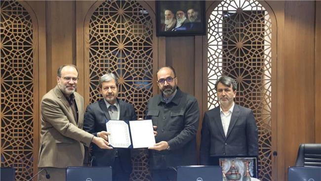 دریافت لوح تقدیر مدیرعامل پالایشگاه اصفهان از استاندار در نشست شورای گفت‌وگوی دولت و بخش خصوصی