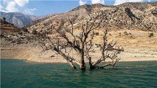 آشکار شدن روستا‌های مدفون در دریاچه سد کارون