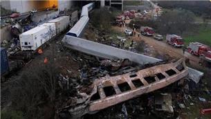 تصادف مرگبار دو قطار در یونان/عکس